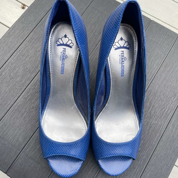 Royal blue, snake-print, peep-toe pumps! - Picture 2 of 7